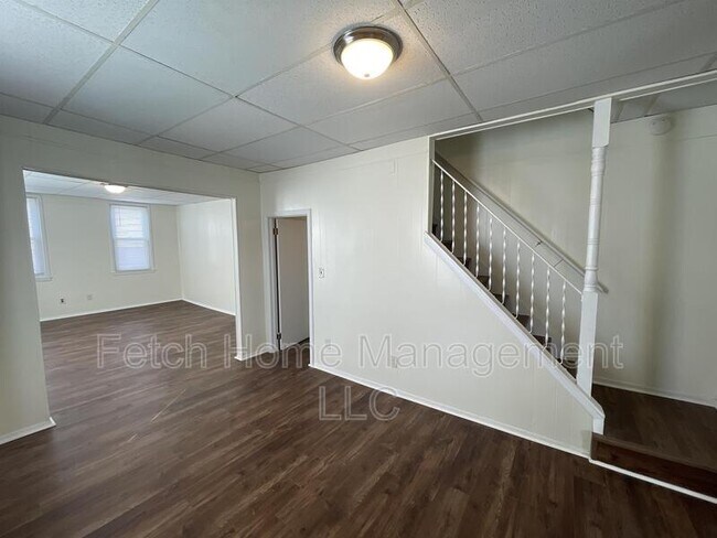 Building Photo - 305 S Front St