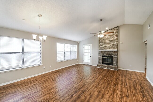 Foto del edificio - 7631 Collins Ridge Blvd