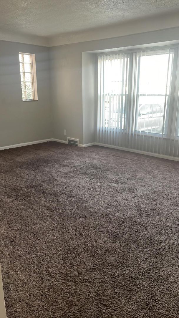 Foto del edificio - Beautiful Brick Bungalow - section 8 and other HCV programs available