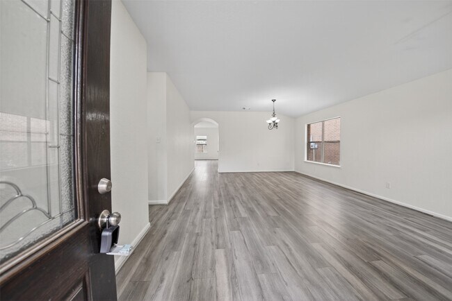 Foto del edificio - 1318 Hawks Nest Dr