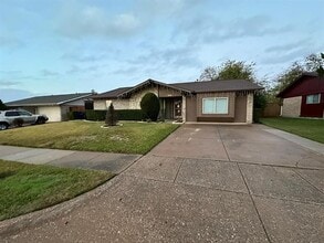 Building Photo - 1803 Redbud Cir