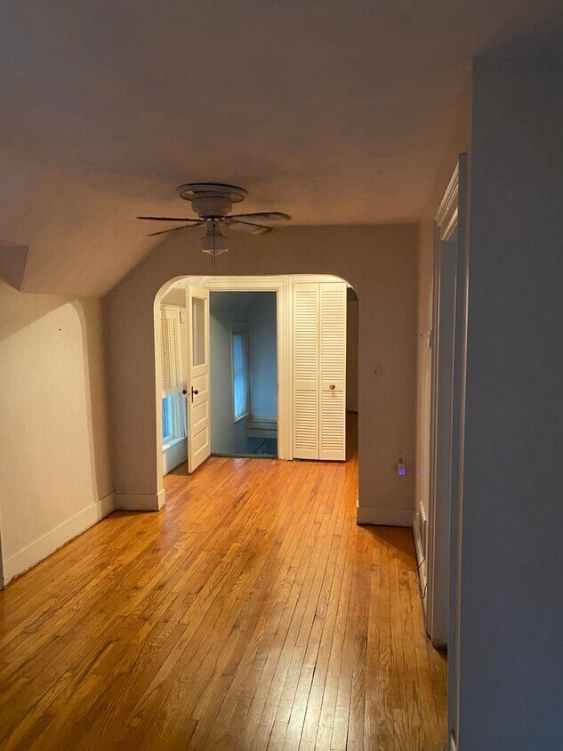 19 Scott St Unit Upper, Monroe, MI 48161 Room for Rent in Monroe, MI