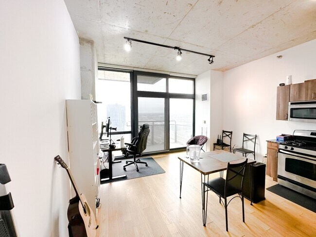Building Photo - 235 W Van Buren St