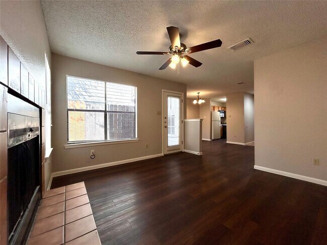 Foto del edificio - 8906 Schick Rd