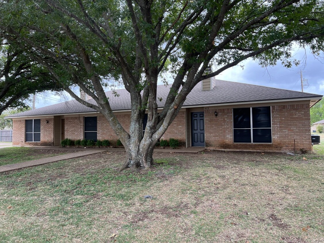 Foto principal - 3/2 Hewitt, TX Duplex