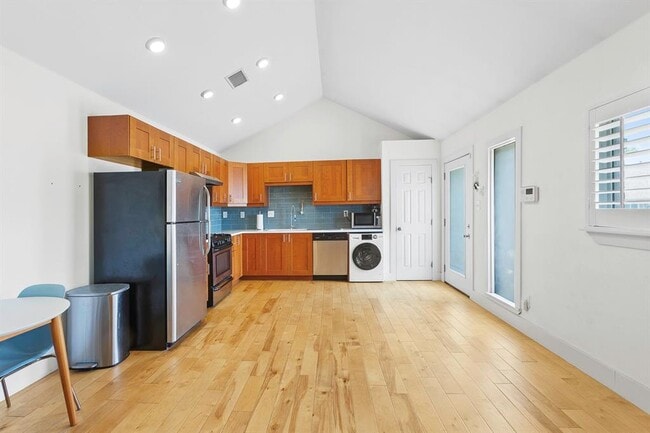 Building Photo - 1307 E 52nd St