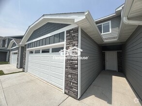 Building Photo - 211 NW Greenway Pl
