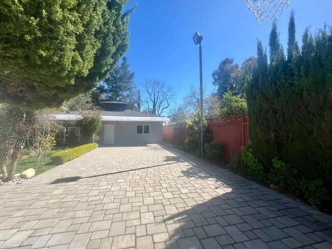 Foto del edificio - 13090 Heath St