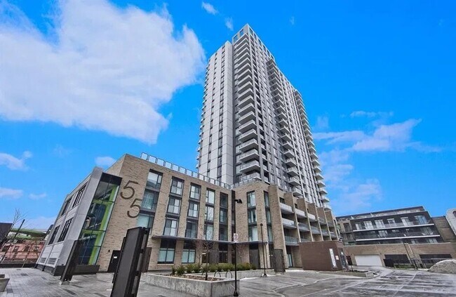 Building Photo - Modern Condo With Expansive Private Terrace!
