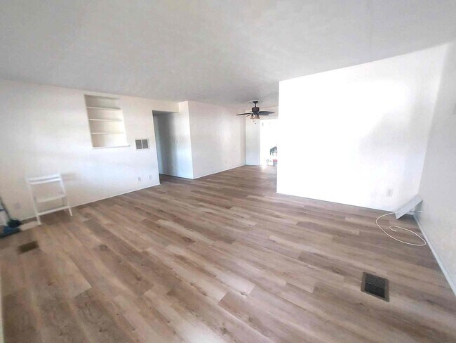 Building Photo - Single Family Home For Rent!