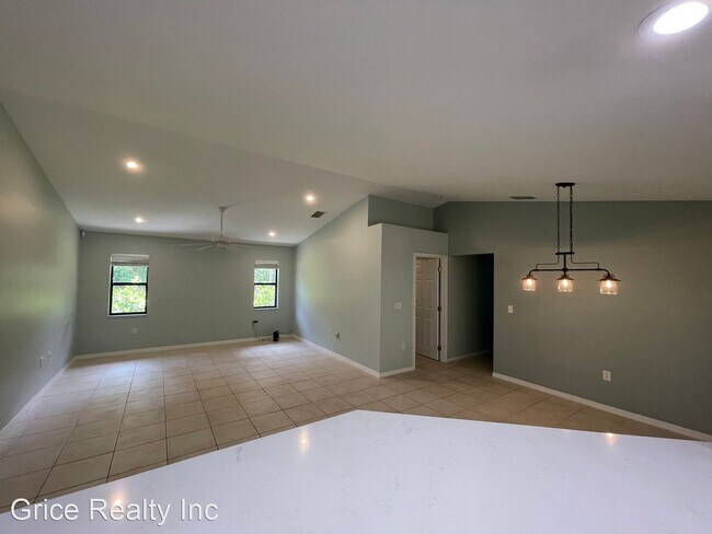 Foto del edificio - 3 br, 2 bath House - 2040 12th Ave  NE