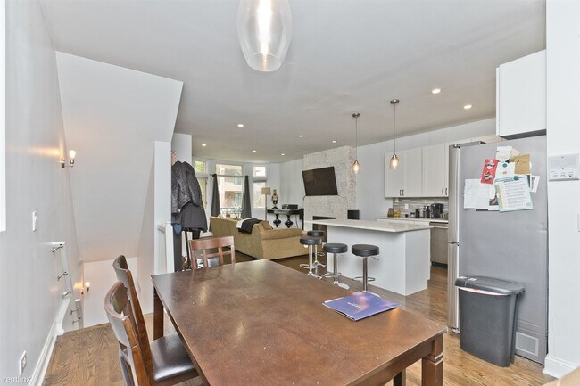 Foto del edificio - 4 br, 3 bath Condo - 857 W Wrightwood Ave