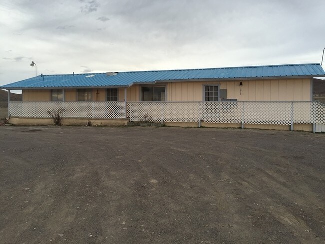 Building Photo - Economical 1 Bedroom Duplex Apartment