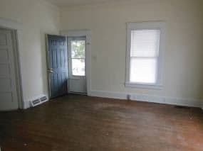 Building Photo - 3 br, 1 bath House - 111 E 9th St