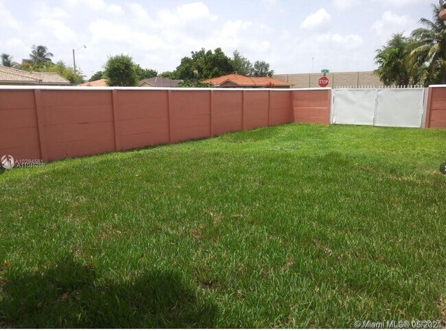 Building Photo - 17837 SW 114th Ave