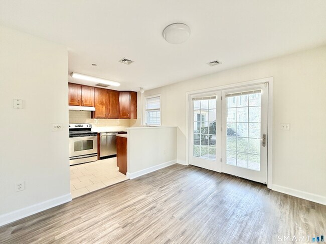 Building Photo - 17-17 Rockfield Dr