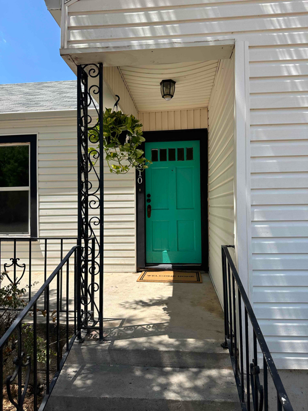 Building Photo - 310 College Dr