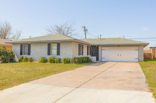 Building Photo - 10517 N McKinley Ave