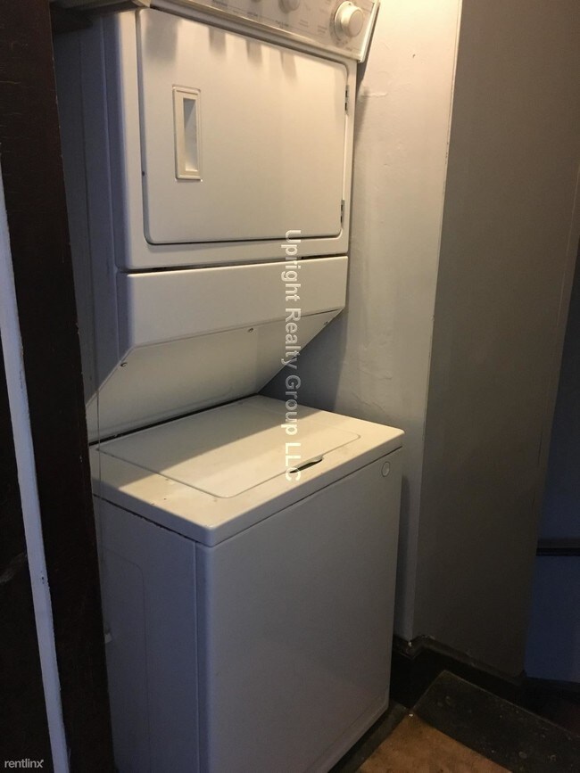 Building Photo - 3 br, 1 bath Apartment - 152 Lake St # 2Y