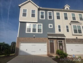 Building Photo - 6997 Waterstone Dr