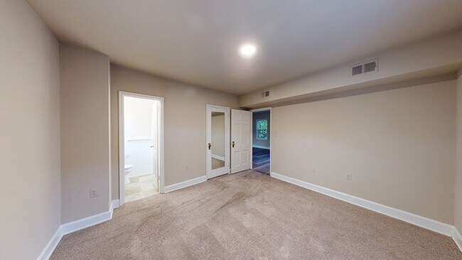 Interior Photo - Presidential Greens