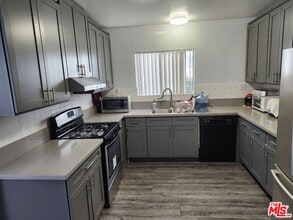 Building Photo - 417 S Wilton Pl