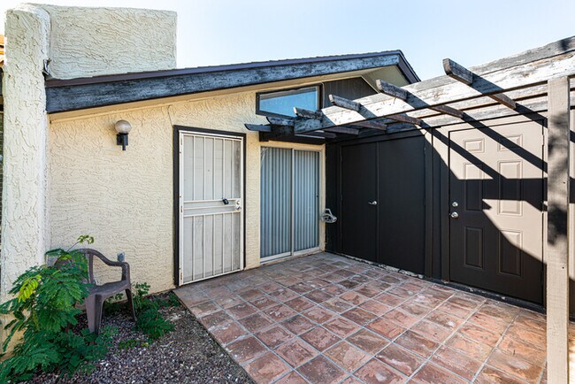 Building Photo - Mesa Townhouse