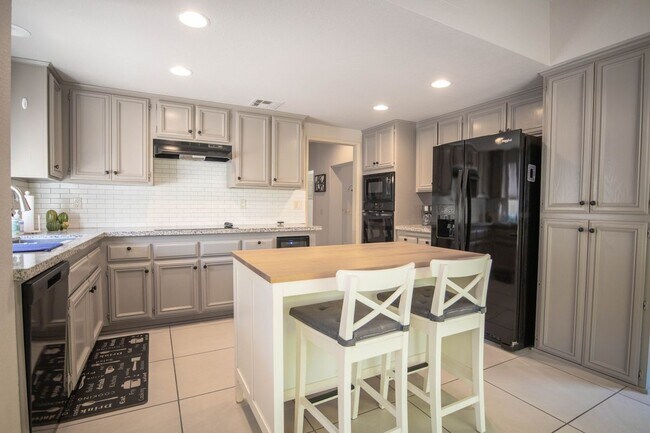 Building Photo - 48149 Vista Cielo