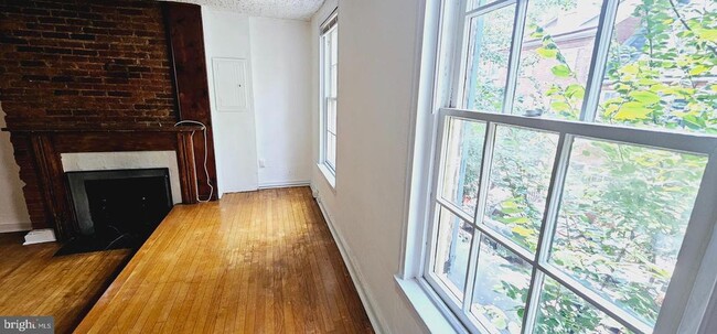 Building Photo - 325 S Camac St