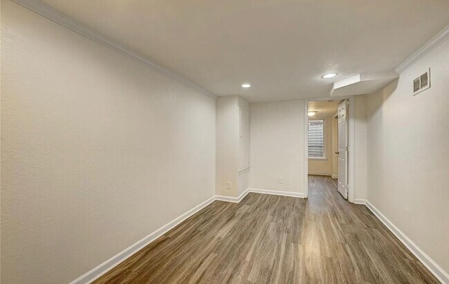 Building Photo - Charming 2 Bedroom Home – Pets Welcome!