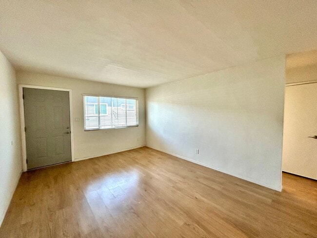 Foto del edificio - 2 Bed, 1 Bath with W/D in Normal Heights!