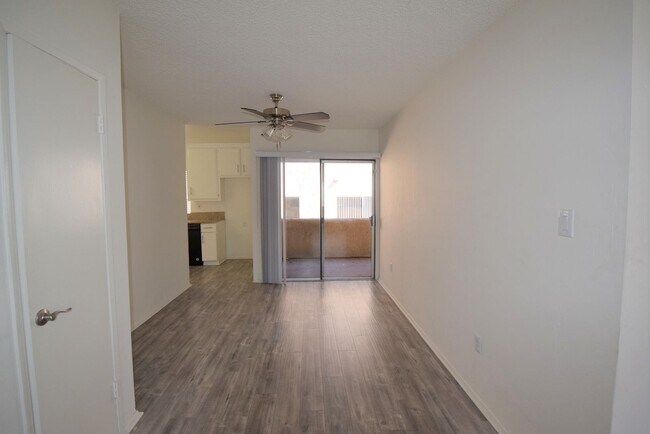 Foto del edificio - 14120 Hamlin St