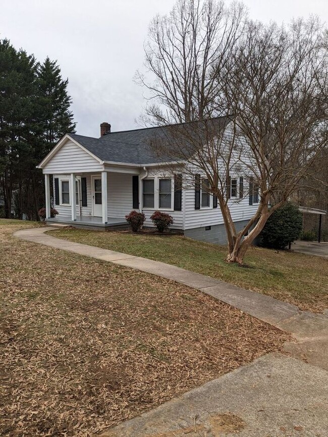 Building Photo - 3BD/2BA Home in Hickory