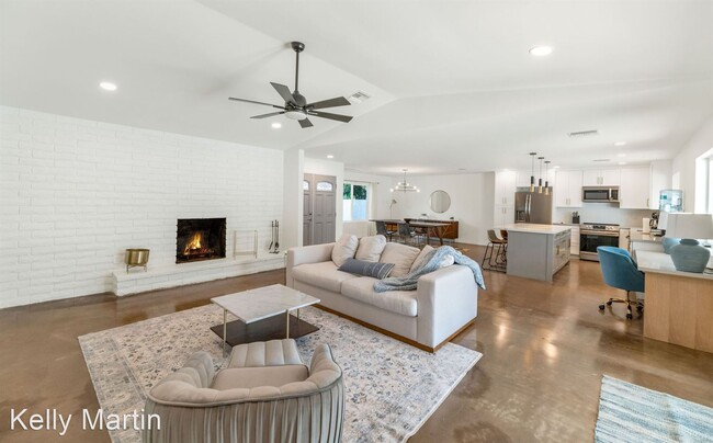 Foto del edificio - 3 br, 2 bath House - 1511 E. Edgewater Dr.