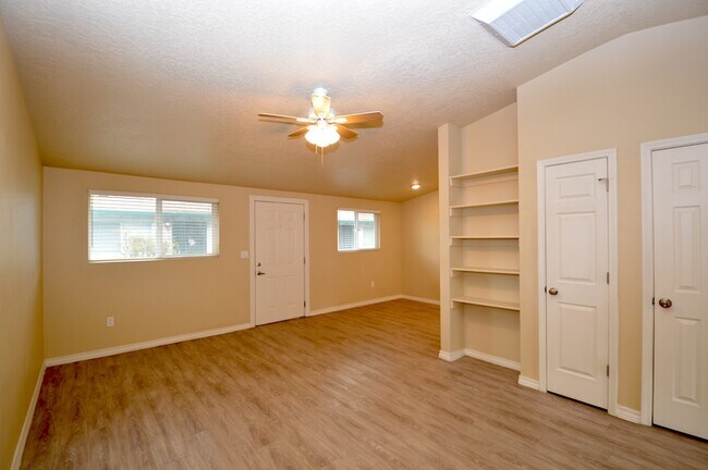 Foto del edificio - 1335 Ortiz Dr SE