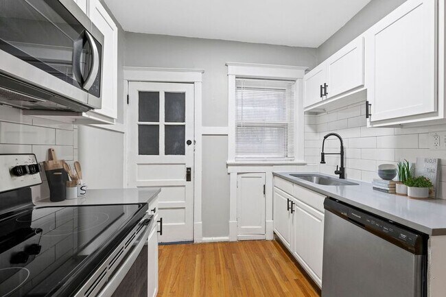 Foto del edificio - 1514-1518-1518 McCausland Ave