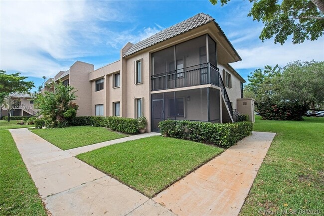Building Photo - 320 Racquet Club Rd
