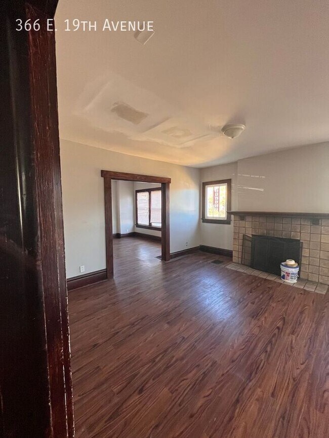 Foto del edificio - 366 E 19th Ave