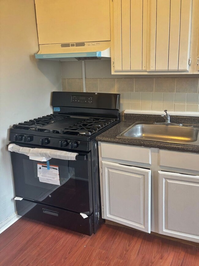 Foto del edificio - Spacious 5-Bed, 1-Bath, 1,890 sqt