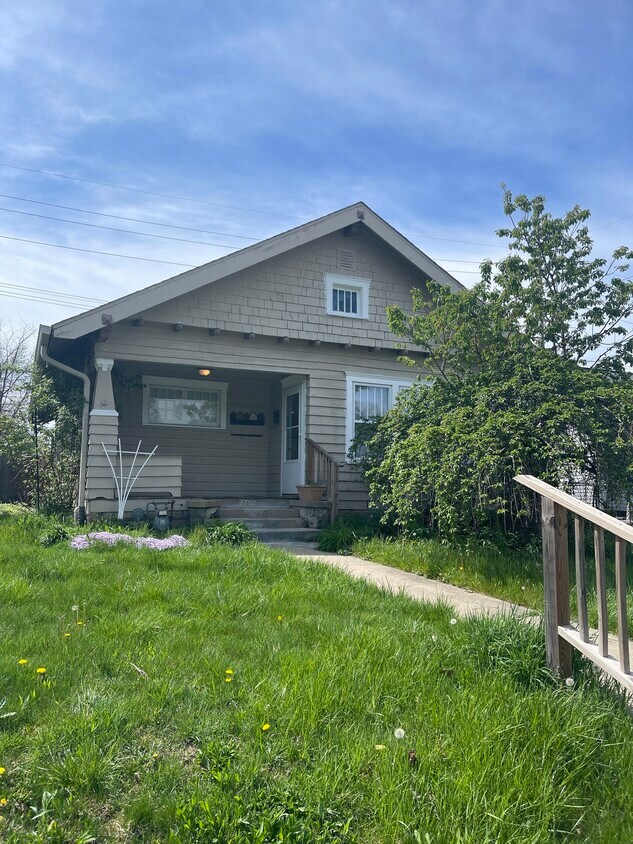 Primary Photo - 2707 E Lynn St