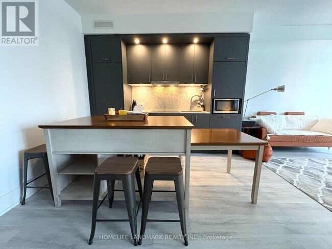 Photo du bâtiment - 480 Front St W