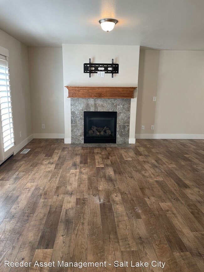Foto del edificio - 3 br, 3.5 bath House - 4445 Lochnivar CT