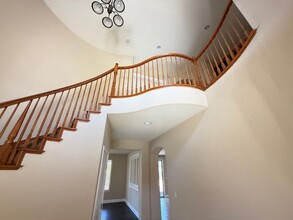 Building Photo - 2205 Maloney Dr