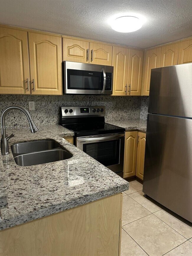 Foto del edificio - 8660 NW 6th Ln