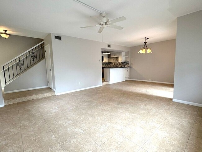 Building Photo - Beautiful 1 Bedroom Townhome in the Trails!