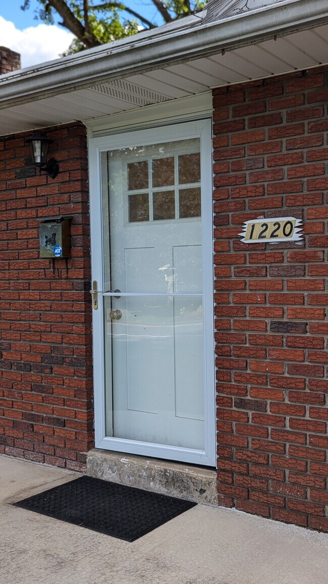 Foto del edificio - 1220 N Cedar Crest Blvd
