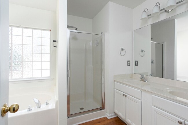 Building Photo - Nice house in SW Durham with fenced yard and scenic view!