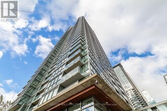 Building Photo - 15 Fort York Blvd