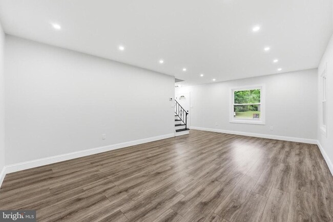 Building Photo - 27 Parkside Cir