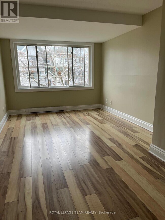 Photo du bâtiment - 123 Castlegreen Private